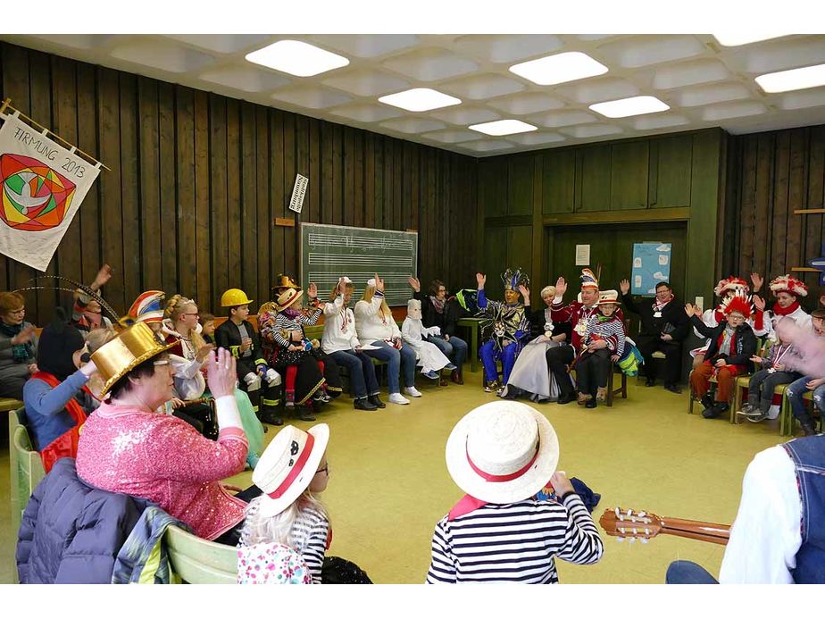 Naumburger Prinzenpaare mit Hofnarren besuchen den Kindergottesdienst (Foto: Karl-Franz Thiede)